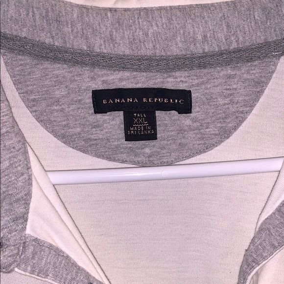 Banana Republic quarter button up white t-shirt - Picture 3 of 3